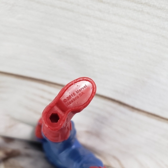 Hasbro Marvel Spiderman & Captain America Posable Action Figures 6 Inch 2015 - Picture 6 of 10